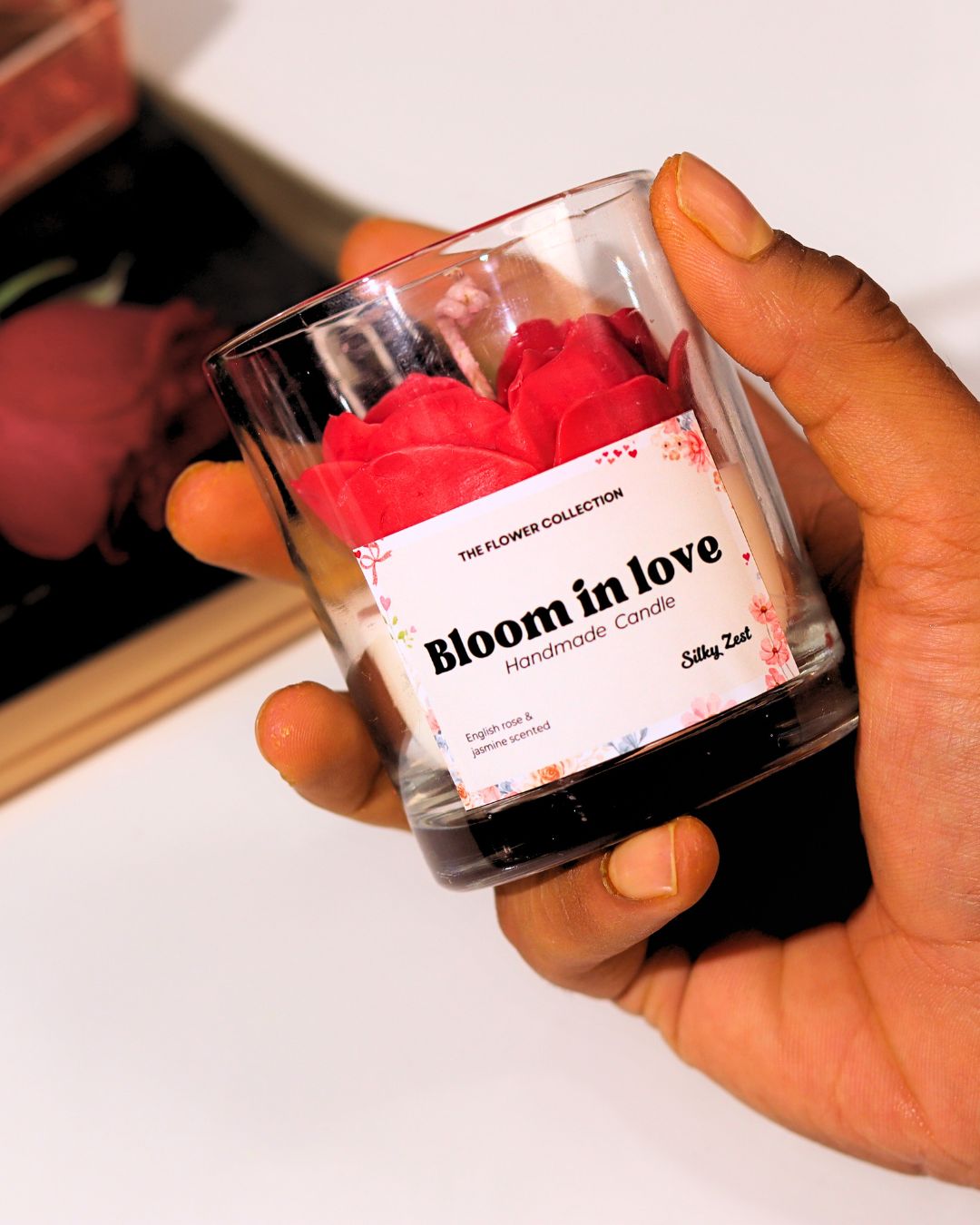 Bloom in Love - Scented Candle - Silky Zest