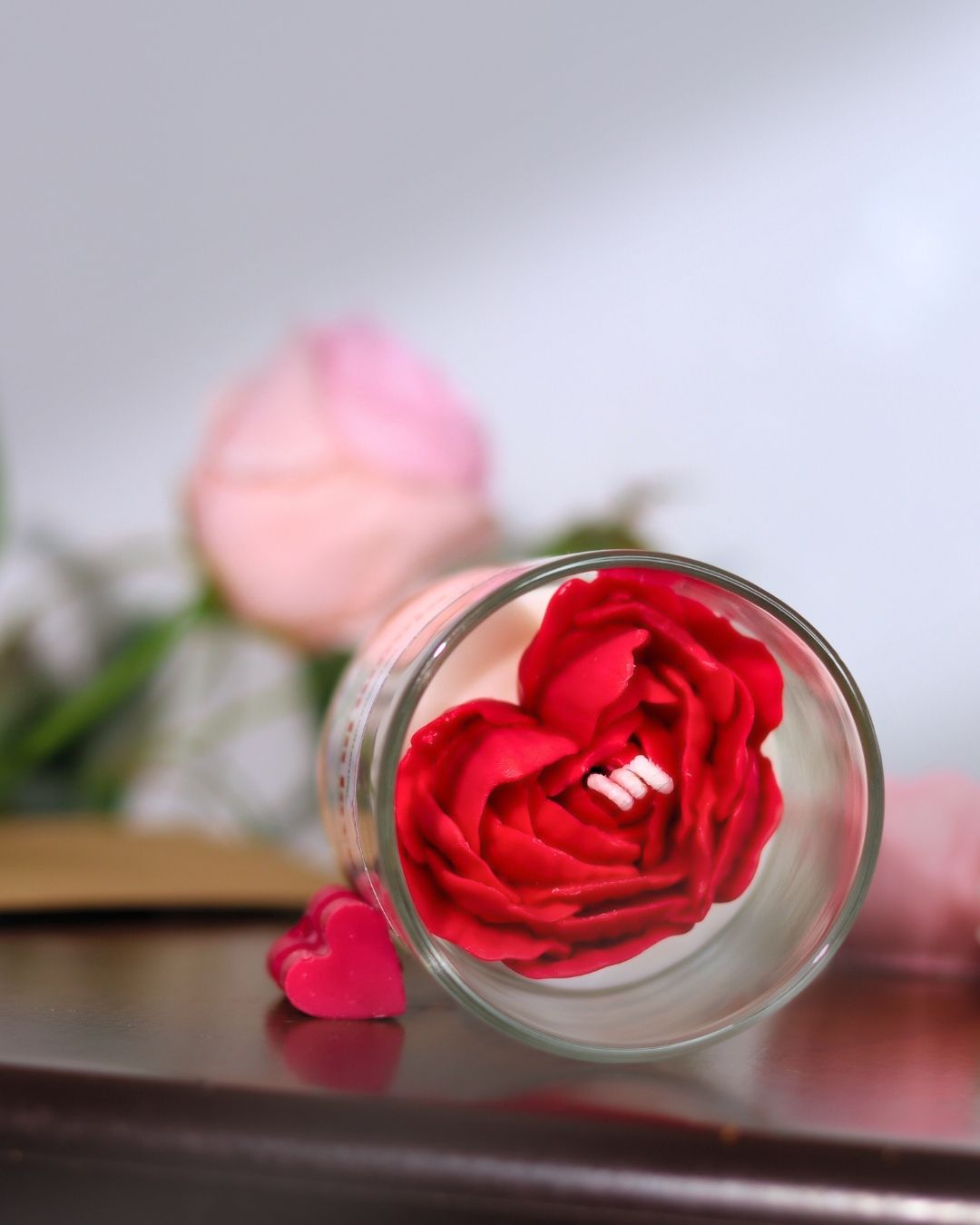 Bloom in Love - Scented Candle - Silky Zest