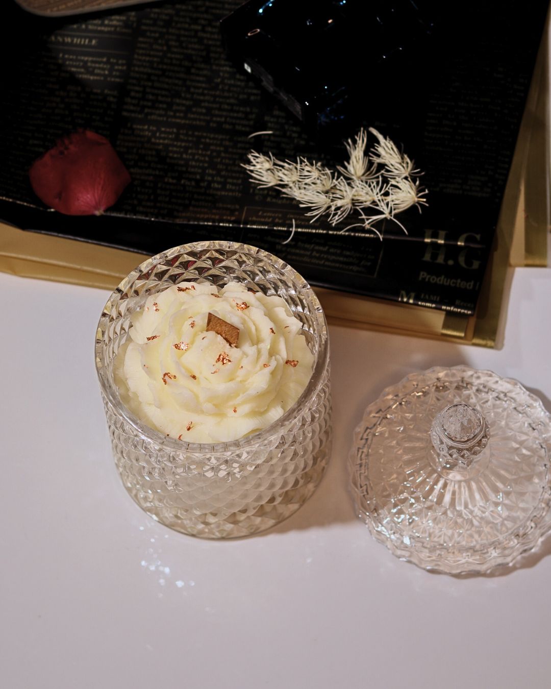 The Crystal Jar - Sandalwood Forest Scented Candle - Silky Zest