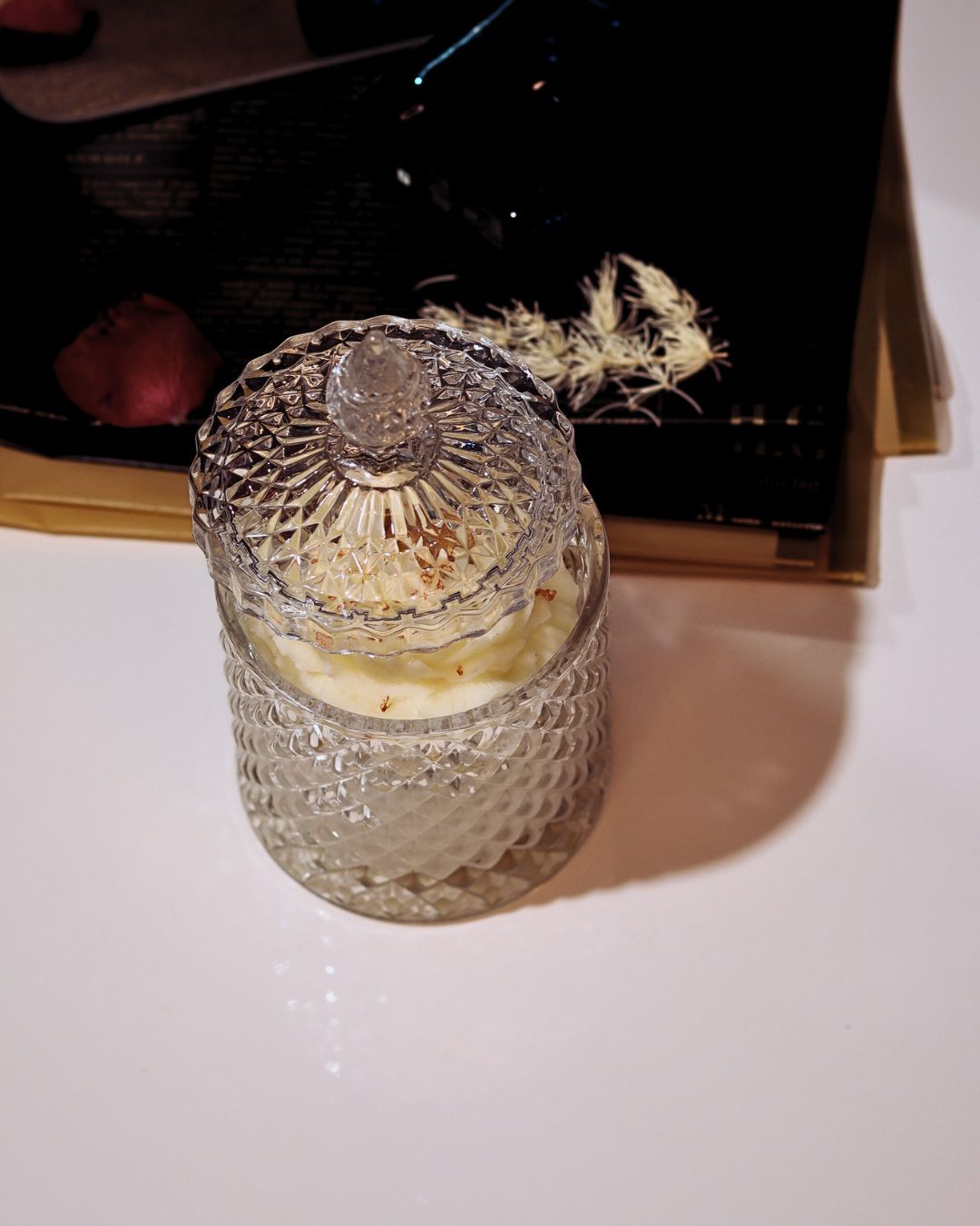 The Crystal Jar - Sandalwood Forest Scented Candle - Silky Zest