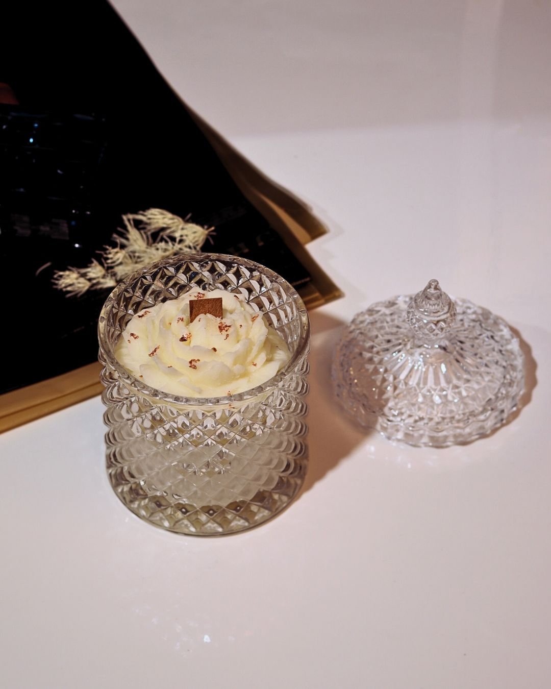 The Crystal Jar - Sandalwood Forest Scented Candle - Silky Zest